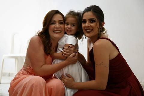 Madrinhas e dama de honra prontas durante making of da noiva'