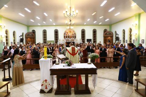 Vista geral da Igreja Cristo Bom Pastor, Uberaba - MG, durante a celebração do casamento'