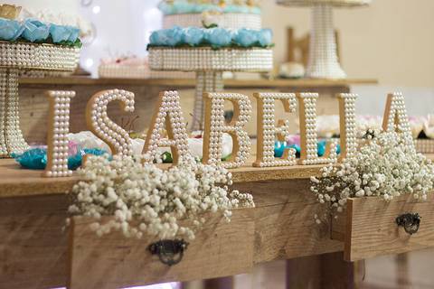 Detalhe da decoração com nome da Debutante '