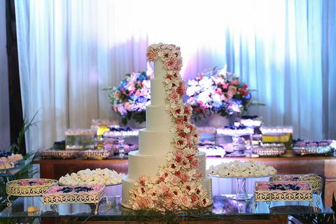 detalhe do bolo e decoração'