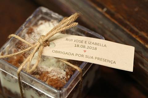 Detalhe da lembrancinha. Bolo de pote'