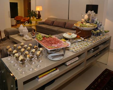 Mesa de comes, arruma na sala'