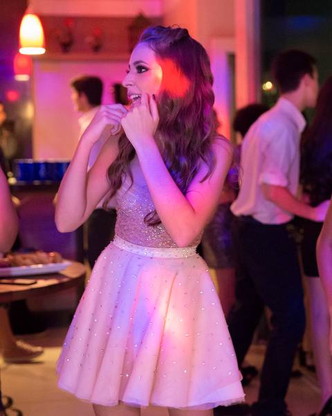 Aniversariante cai na dança'