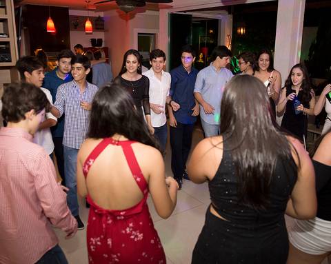 Galera dança muito na pista'