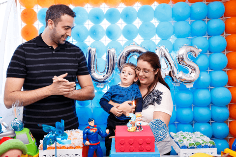 Parabéns e Bolo de aniversário do Lucas da sua festa infantil'