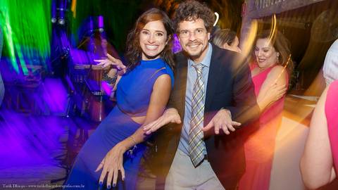 Festa na Reserva Tambá na praia de Toque Toque Pequeno em São Sebastião após a cerimônia do casamento na Praia'