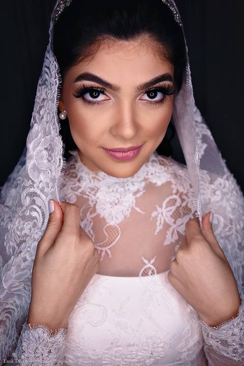 Retrato da Noiva Pronta após o Making of da Noiva no dia do casamento no salão Sarah Correa Coiffeur'