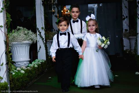 Entrada das Alianças  durante a cerimônia no espaço VIP eventos em Jaguariúna interior de São Paulo - Tarik Dhiego Fotografia'