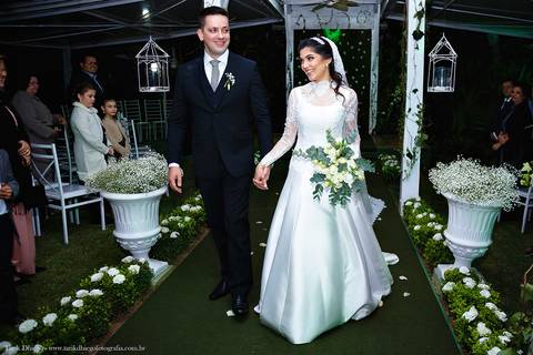 Saída dos Noivos após a cerimônia de casamento no espaço VIP eventos em Jaguariúna interior de São Paulo - Tarik Dhiego Fotografia'