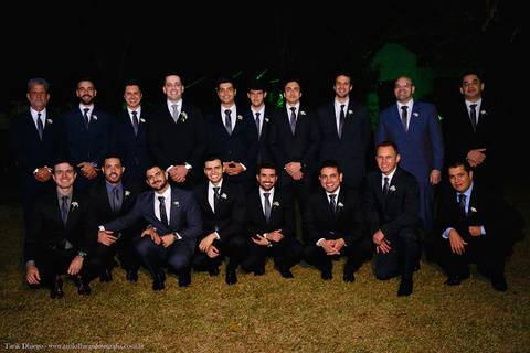 Retrato do Noivo com os Padrinhos após a cerimônia de casamento no espaço VIP eventos em Jaguariúna interior de São Paulo - Tarik Dhiego Fotografia'