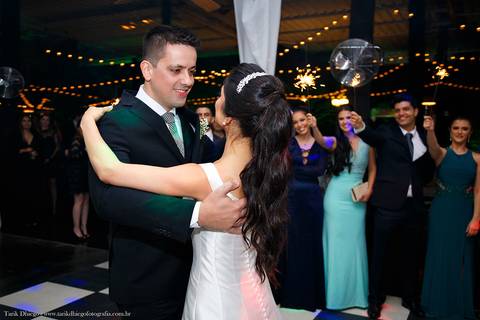Dança dos Noivos após a cerimônia de casamento no espaço VIP eventos em Jaguariúna interior de São Paulo - Tarik Dhiego Fotografia'