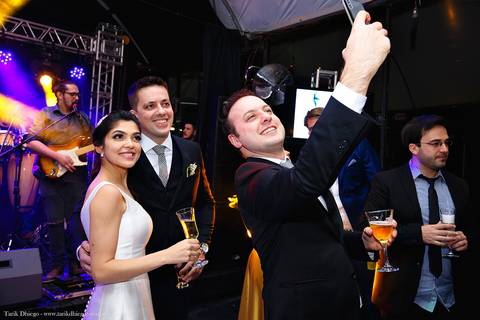 Selfie com os Noivos durante a festa e após a cerimônia de casamento no espaço VIP eventos em Jaguariúna interior de São Paulo - Tarik Dhiego Fotografia'