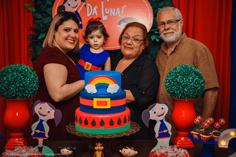 foto catharina com os avós na mesa do bolo festa infantil aniversario catharina 2 anos show da luna sao paulo sp guilhermina tarik dhiego fotografia'