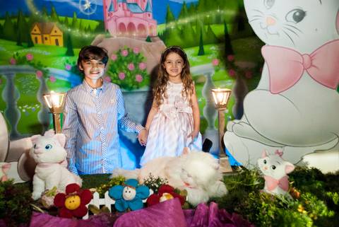 irmãos juntos com muito amor'