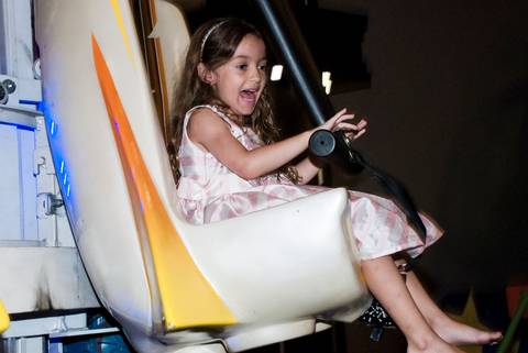 diversão no brinquedo elevador'