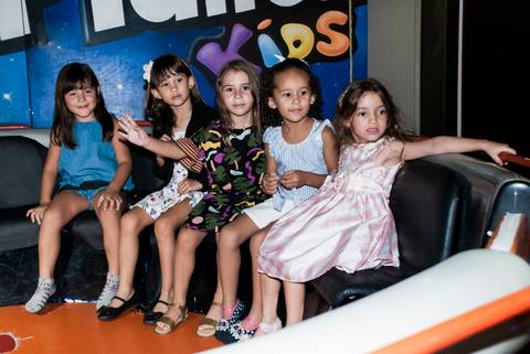 chegou mais convidadas para a festa'