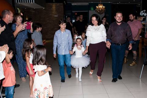 entrada da família para o parabéns'