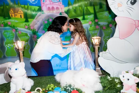 carinho da mamãe na anivesariante'