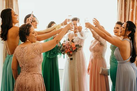 brinde com as madrinhas'