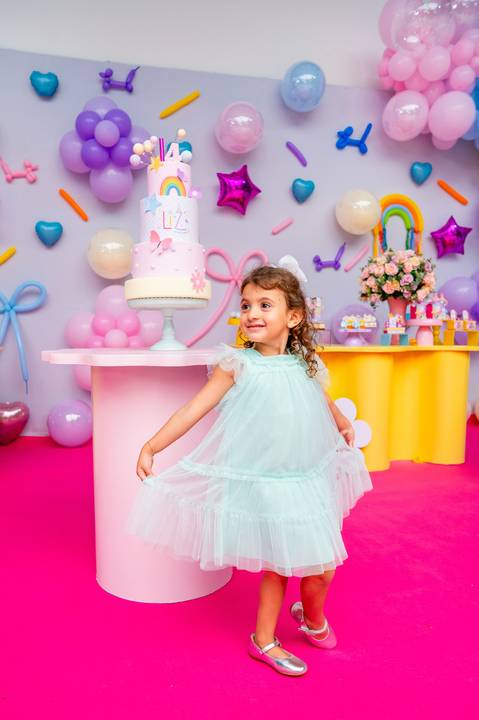 Cada sorriso revelava a felicidade de completar 4 anos.'