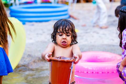 Foco total na missão de se refrescar e se divertir! '