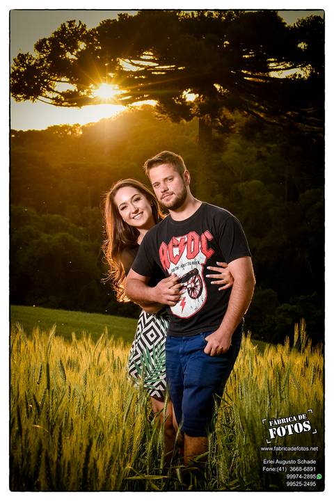 Ensaio Pré Wedding em campos de trigo na cidade de Campo Largo - PR'