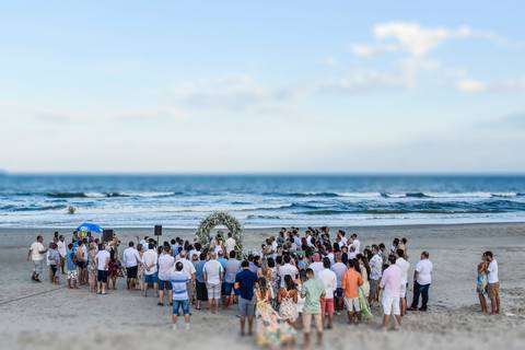 Casamento realizado na praia. 
Praias do Litoral do Paraná'