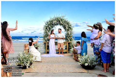 Casamento realizado na praia. 
Praias do Litoral do Paraná'
