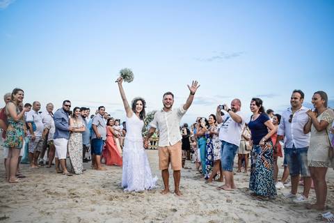 Casamento realizado na praia. 
Praias do Litoral do Paraná'
