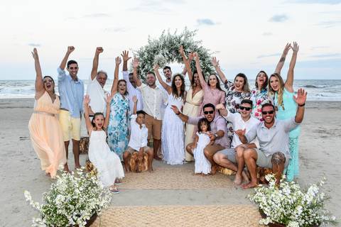 Casamento realizado na praia. 
Praias do Litoral do Paraná.
 Padrinhos sempre são especiais.'