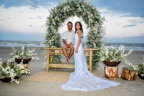 Ensaio do casal no Dia do Casamento.
Local: Praias do Litoral do Paraná.'