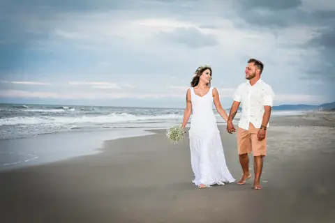 Ensaio do casal no Dia do Casamento.
Local: Praias do Litoral do Paraná.'