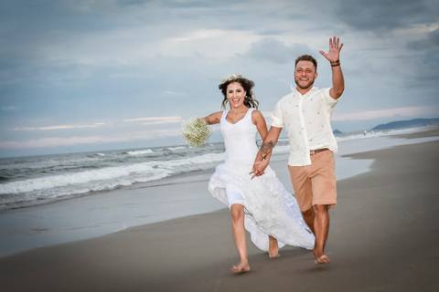 Ensaio do casal no Dia do Casamento.
Local: Praias do Litoral do Paraná.'