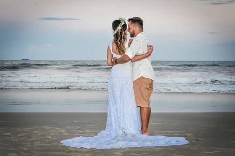 Ensaio do casal no Dia do Casamento.
Local: Praias do Litoral do Paraná.'