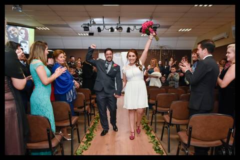 Depois de receber as Bênçãos de DEUS neste dia especial.
'