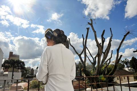 Dia da Noiva. Ensaio feita no Dia do Casamento em Salão. Maquiagem e cabelos feitos por profissionais.'