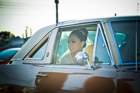 Chegada na Noiva na Igreja e o olhar, a ansiedade para encontrar a pessoa mais especial na sua vida.'