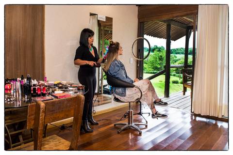 Dia da Noiva. Ensaio feita no Dia do Casamento. Maquiagem e cabelos feitos por profissionais.
@_franfidelcinomake'