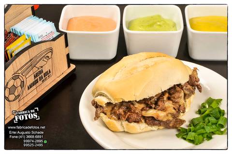 Fotografia de Gastronomia / Sanduiche de mignon com queijo derretido '