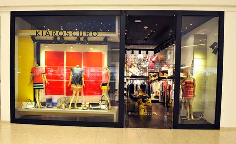 Fachada de lojas em Shopping'