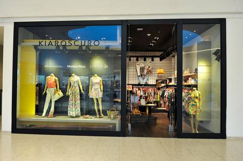 Fachada de lojas em Shopping'