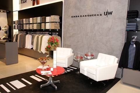 Interior de lojas em Shopping'