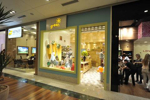 Fachada de lojas em Shopping'