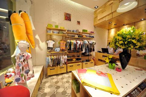 Interior de lojas em Shopping'