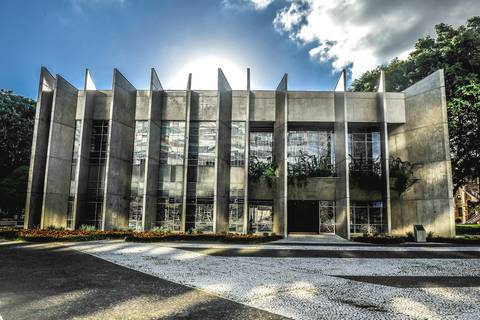 Fachada de Igreja PUC - PR'