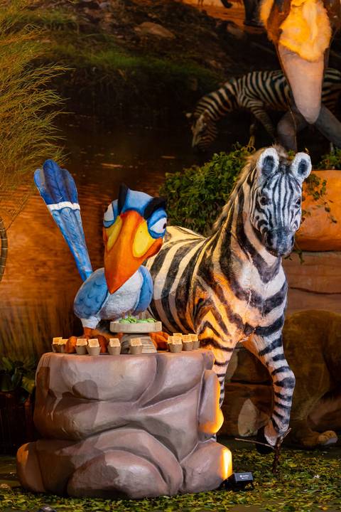 Festa de aniversário de 1 ano com decoração tema Rei Leão, assinada por Andrea Guimarães'