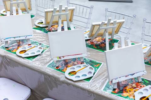 Festa de aniversário de 1 ano com decoração tema Rei Leão, assinada por Andrea Guimarães'