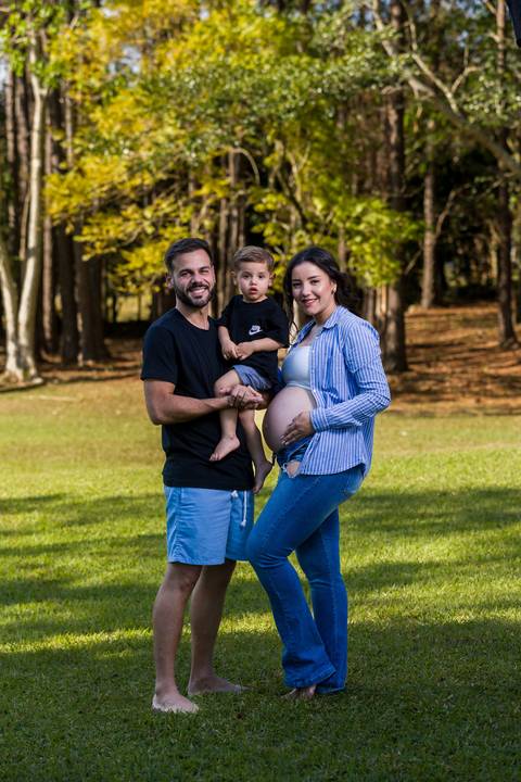 Ensaio gestante ao ar livre com Geovanna e família no Siloé em Vinhedo fotografado por Santiago Reis'