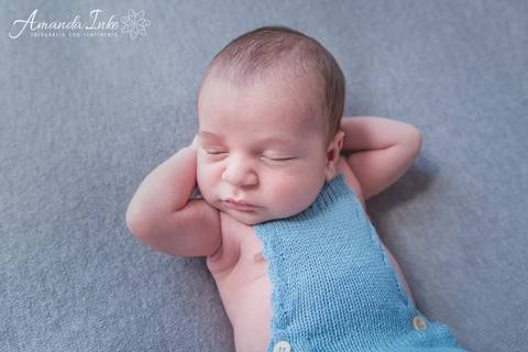 Ensaio de recém-nascidos em casa'