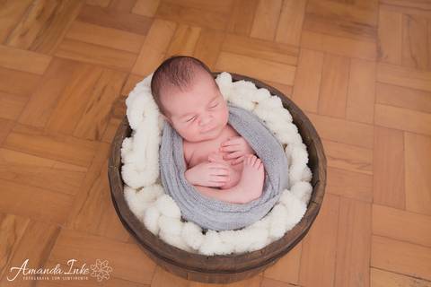 Ensaio newborn na casa do cliente'